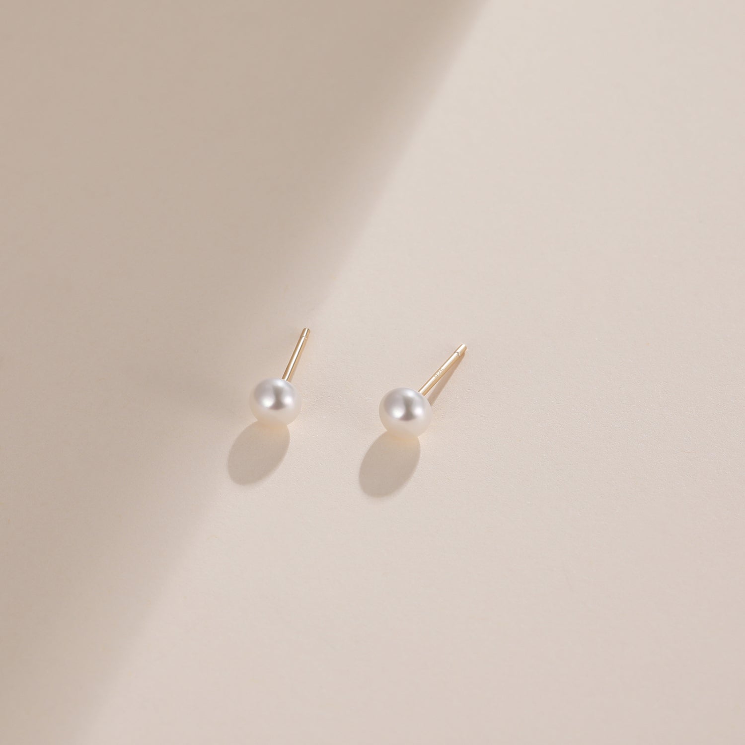 5mm pearls, classic pearl earrings, pearl stud earrings, earrings in white, gold earrings, 925 sterling silver posts, pearl bridal earrings, freshwater pearl earrings, pearl wedding earrings, pearl studs