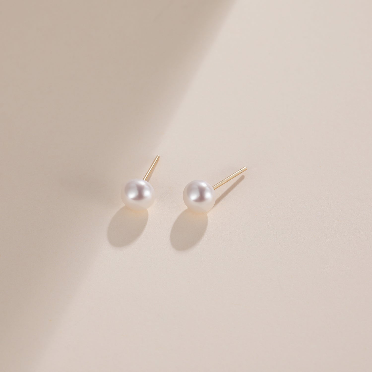 6mm pearls, classic pearl earrings, pearl stud earrings, earrings in white, gold earrings, 925 sterling silver posts, pearl bridal earrings, freshwater pearl earrings, pearl wedding earrings, pearl studs