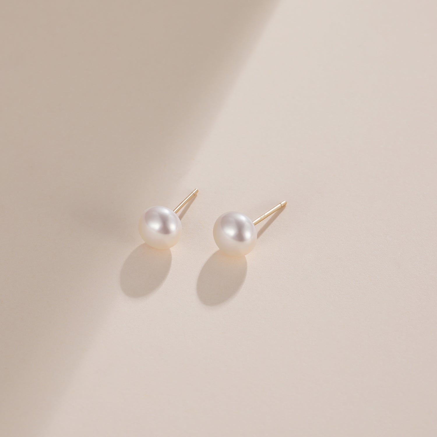 7mm pearls, classic pearl earrings, pearl stud earrings, earrings in white, gold earrings, 925 sterling silver posts, pearl bridal earrings, freshwater pearl earrings, pearl wedding earrings, pearl studs