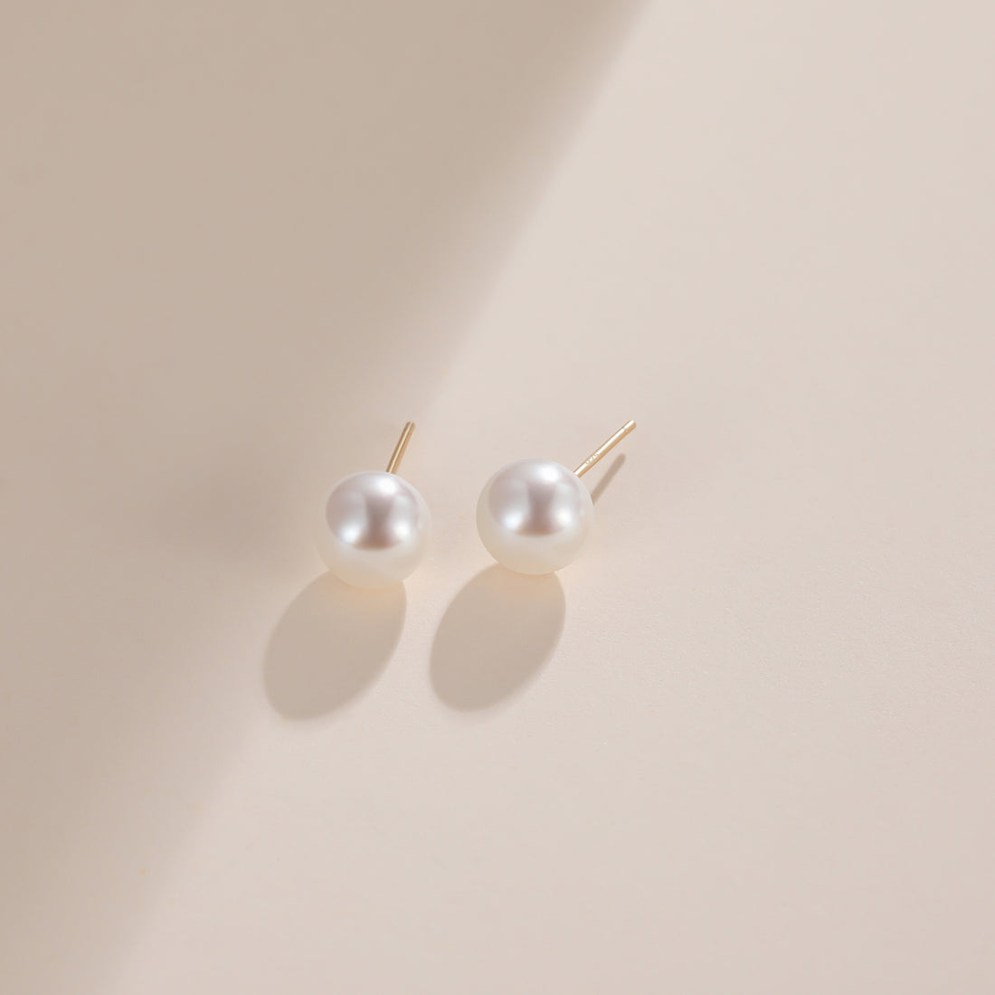 8mm pearls, classic pearl earrings, pearl stud earrings, earrings in white, gold earrings, 925 sterling silver posts, pearl bridal earrings, freshwater pearl earrings, pearl wedding earrings, pearl studs