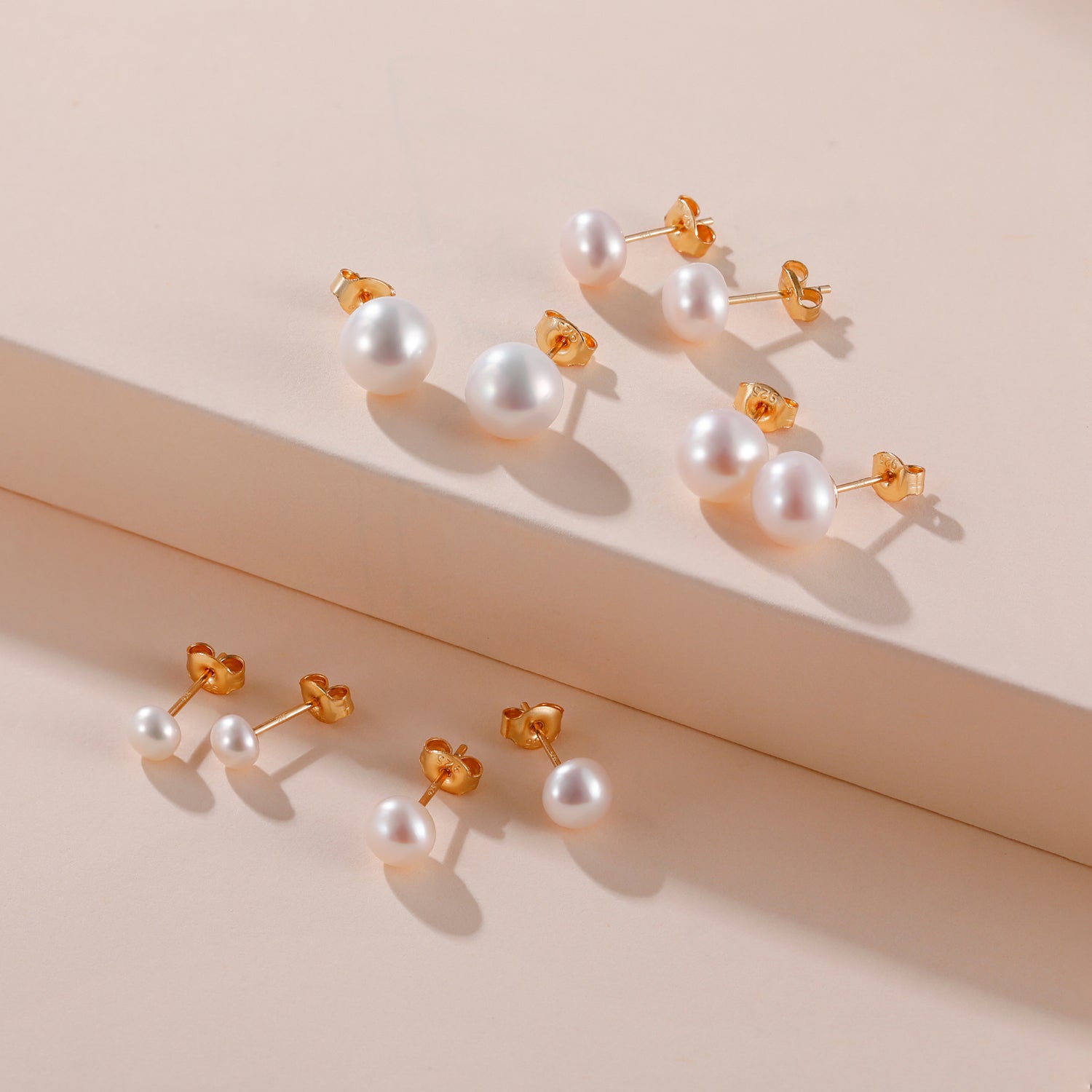 classic pearl earrings, pearl stud earrings, earrings in white, gold earrings, 925 sterling silver posts, pearl bridal earrings, freshwater pearl earrings, pearl wedding earrings, pearl studs