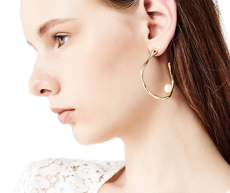 Irregular Semi-curved Pearl Earrings